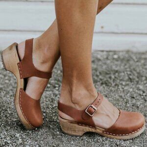 Mia Sofia Clogs Brown Leather Sz 37 (US 7)